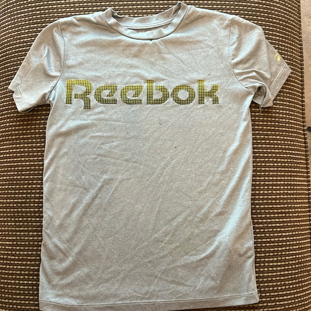 5 for $10 Kids Reebok performance shirt Size 8 *flaw